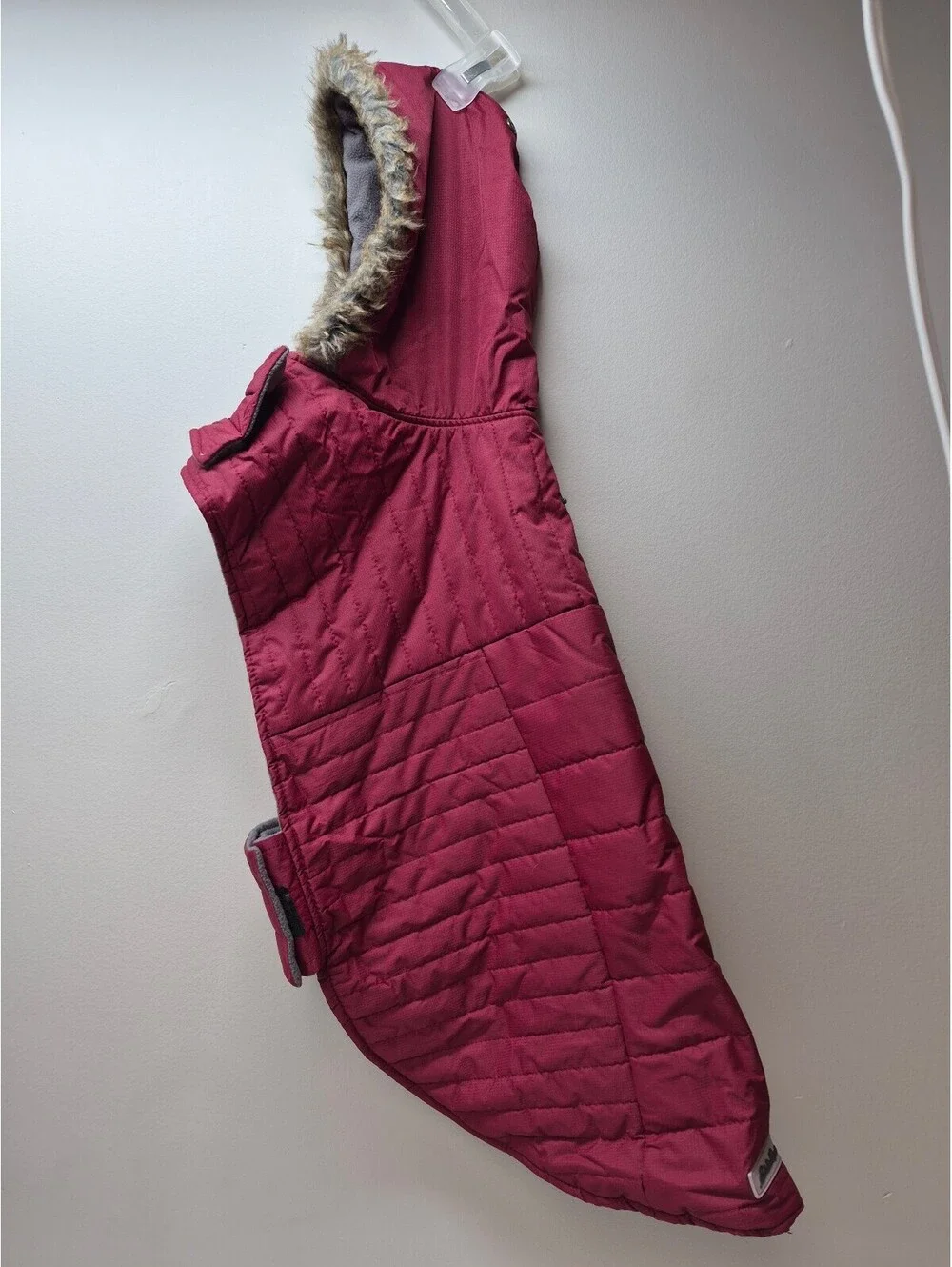 Eddie Bauer Quilted Dog Coat with Faux Fur Hood in Burgundy, Size XL B308